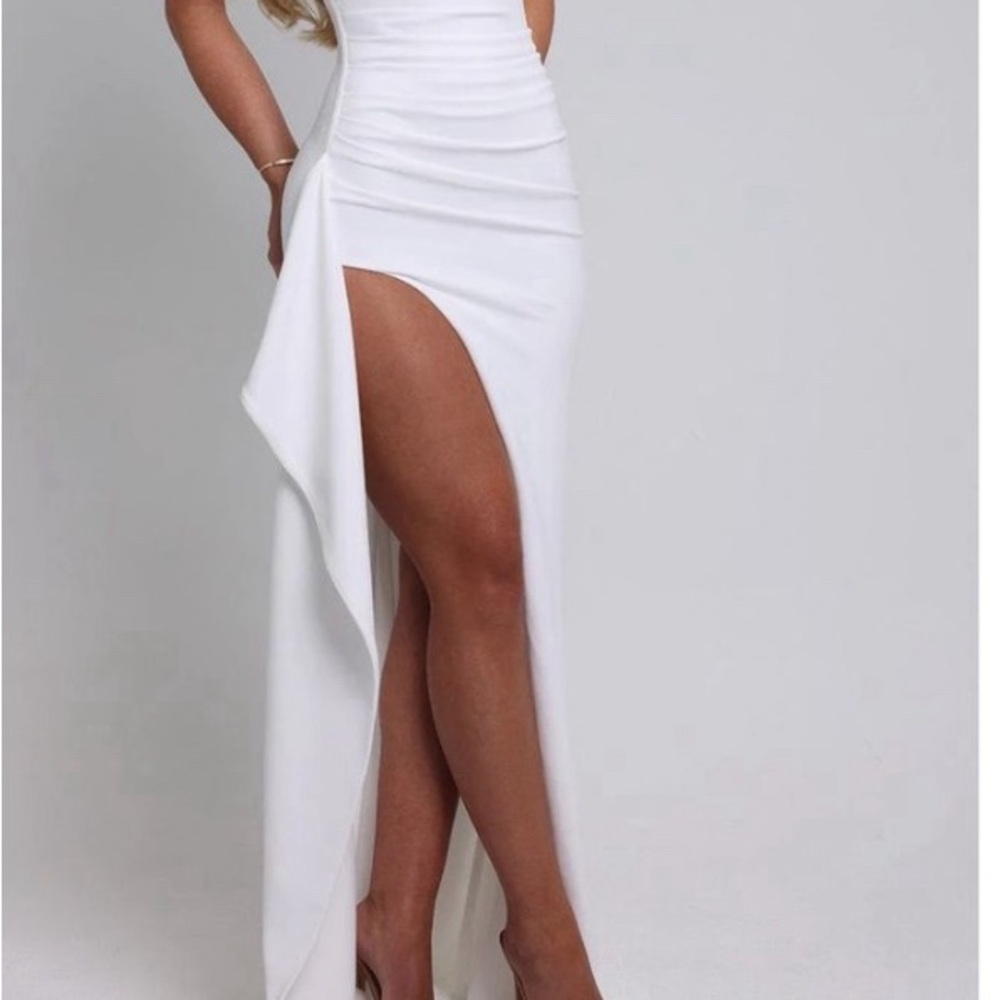 Elegant White Maxi Dress